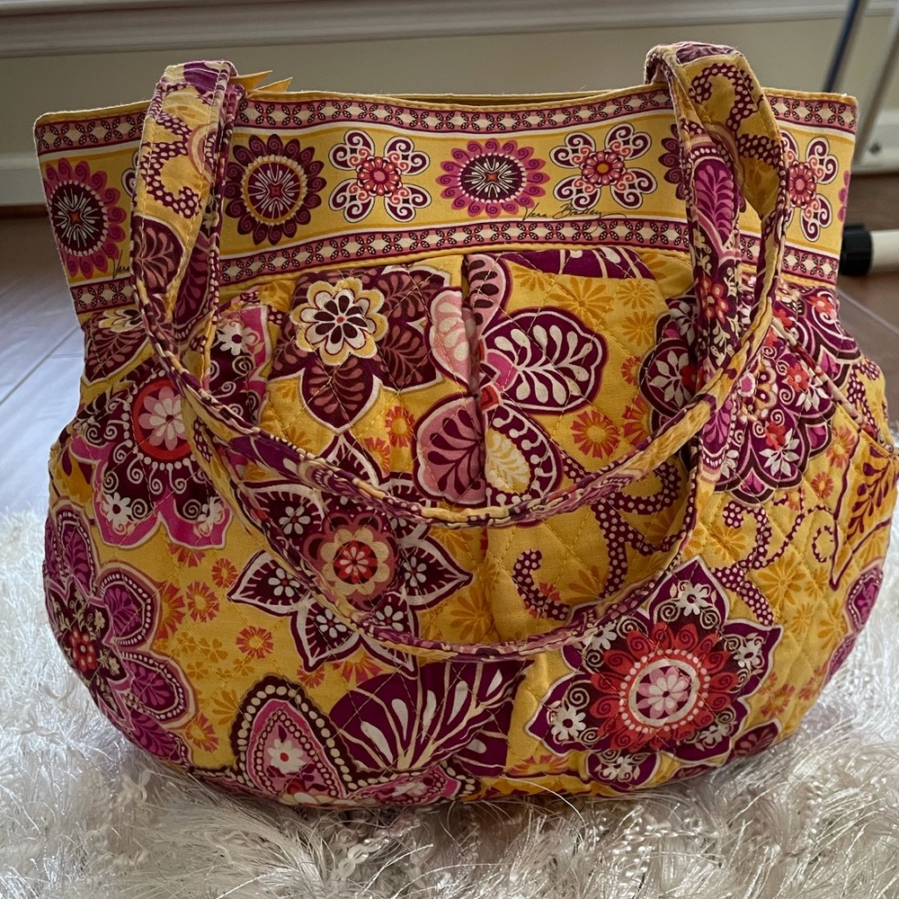 💜 Vera Bradley Bali Gold (retired) Bag with Pockets in Front 💕